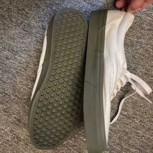 Brand new never worn Vans size 7m/ 8.5w